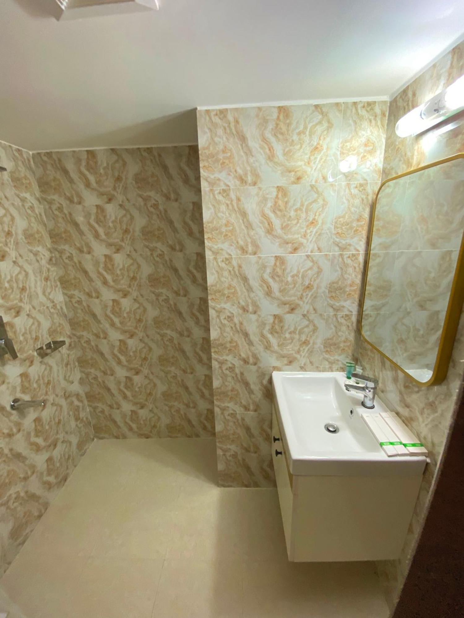 Hotel Valentino Noakhali 外观 照片